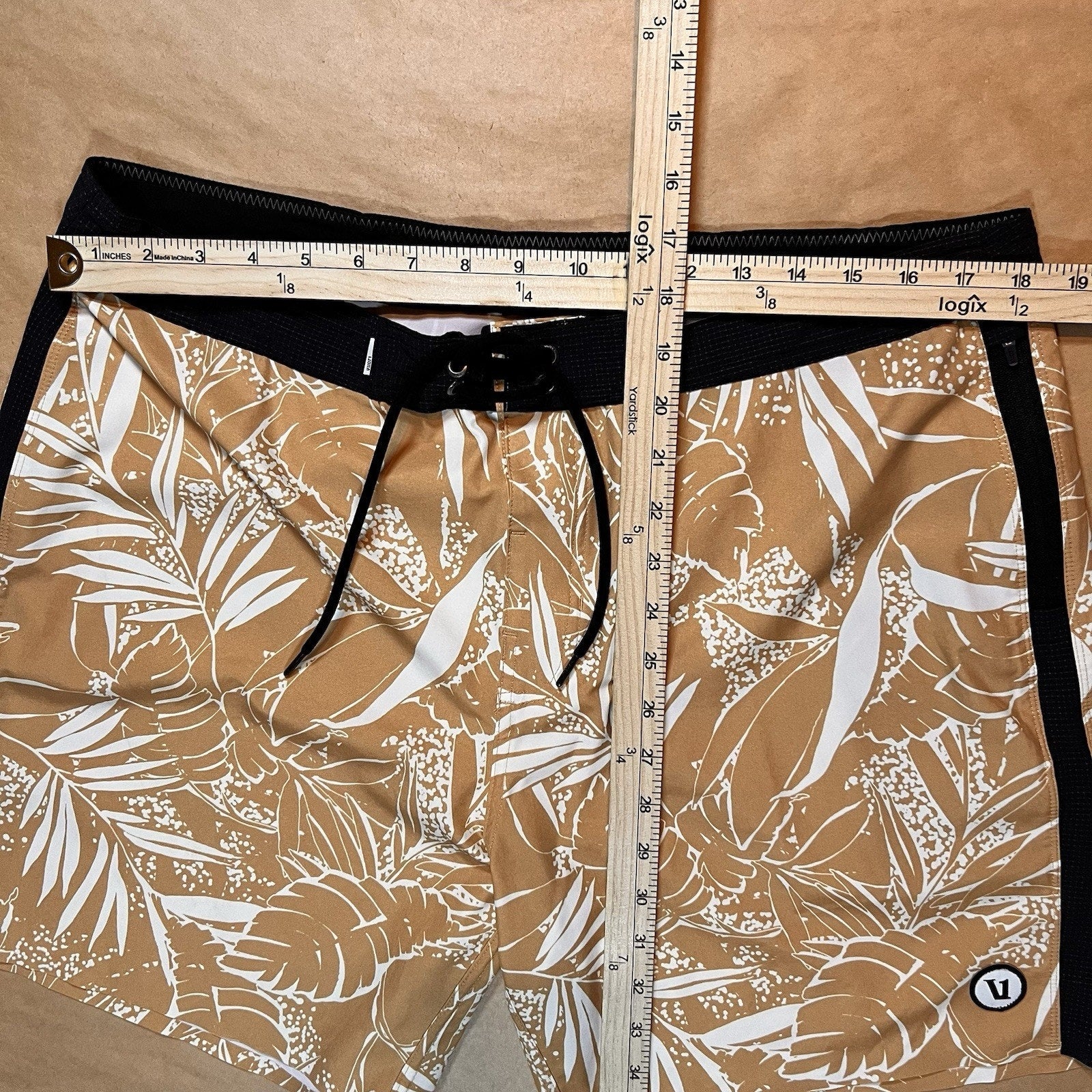 Vuori Cruise Board Shorts Mens 36 Yellow Floral Leaf Beach Boat Surf Swim Vacay