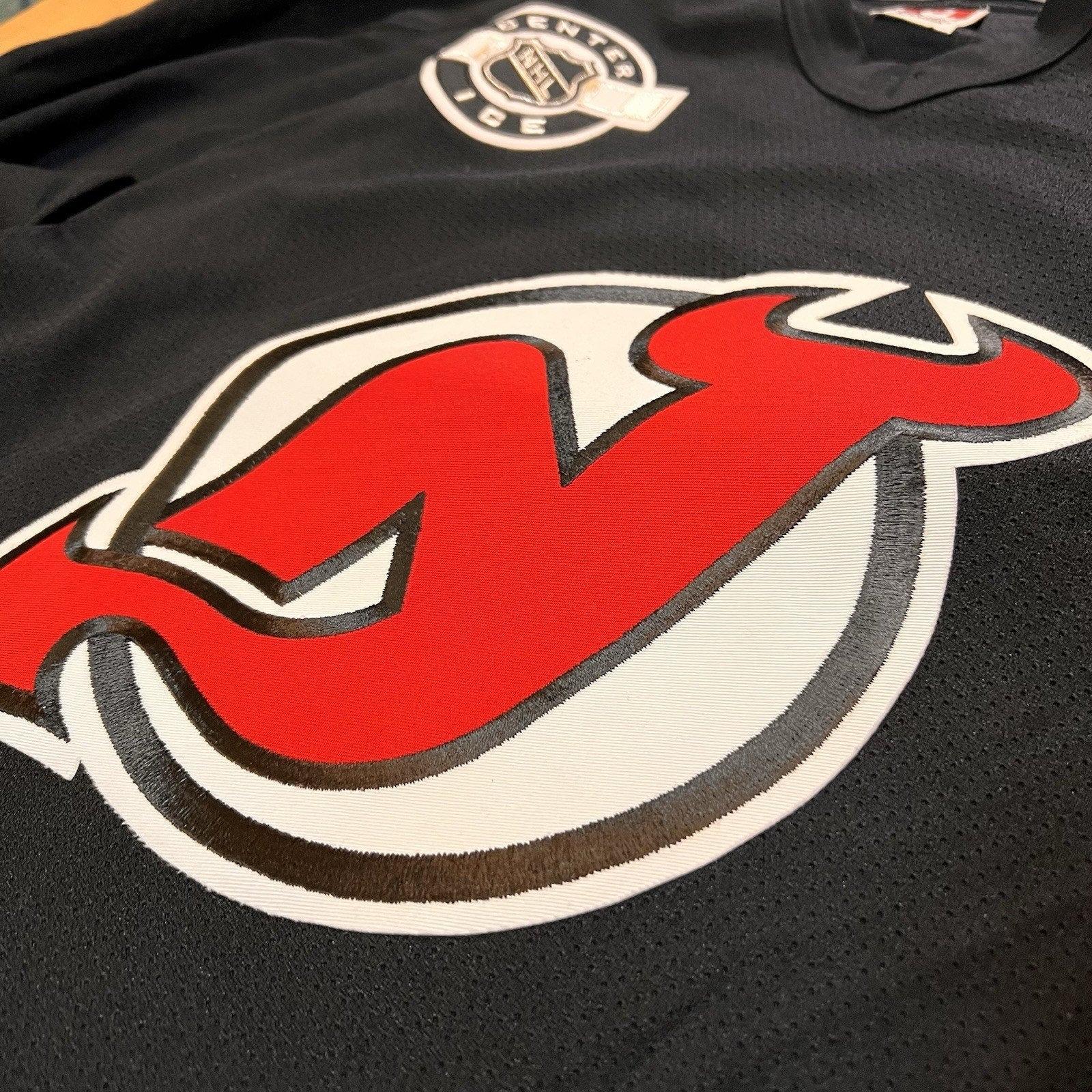 Vintage CCM New Jersey Devils Hockey Jersey Center Ice Black Adult Size Medium